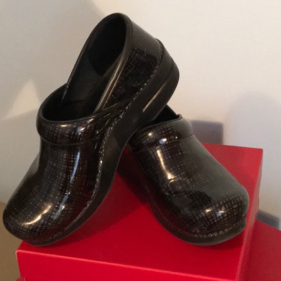 DANSKO Sz 39 black with silver glitter sheen. - Picture 1 of 10